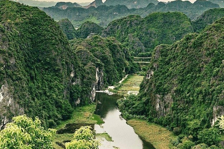Lyxig heldagstur från Hanoi till Ninh Binh med limousinvan, natursköna vyer, båtturer och kulturplatser, foto 34 | wizardtrip