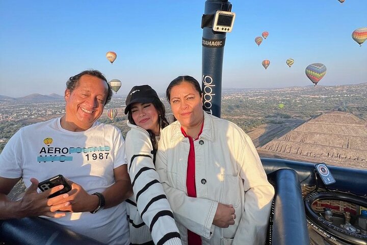 Heißluftballonflug über die Pyramiden von Teotihuacan bei Sonnenaufgang, Mexiko-Stadt, Foto 33 | wizardtrip