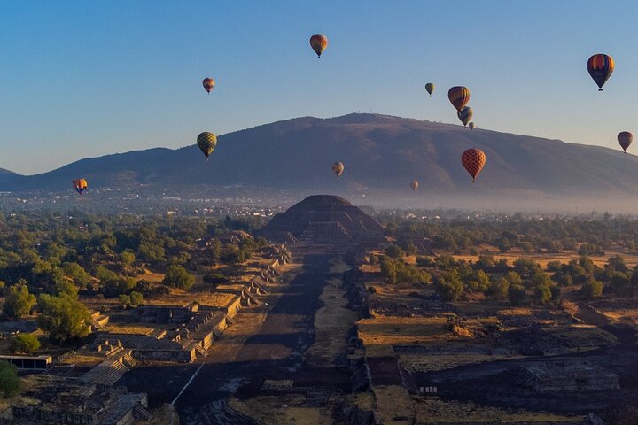 Heißluftballonflug über die Pyramiden von Teotihuacan bei Sonnenaufgang, Mexiko-Stadt, Foto 37 | wizardtrip