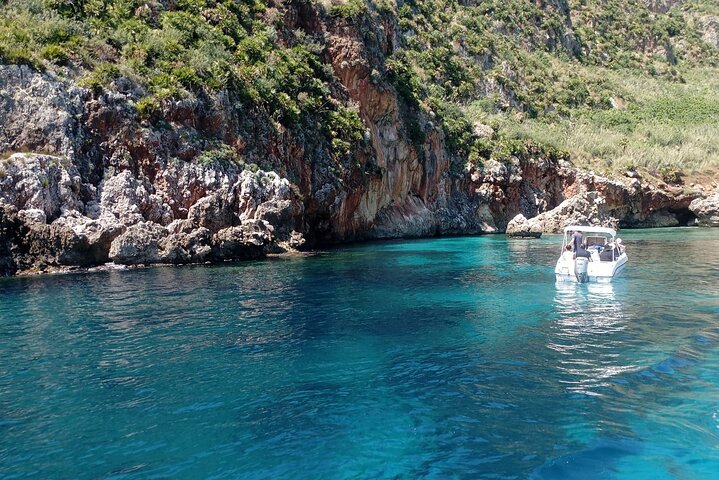 Båttur längs Siciliens kust, utforskar vikar och havsgrottor nära San Vito lo Capo och Scopello, foto 11 | wizardtrip