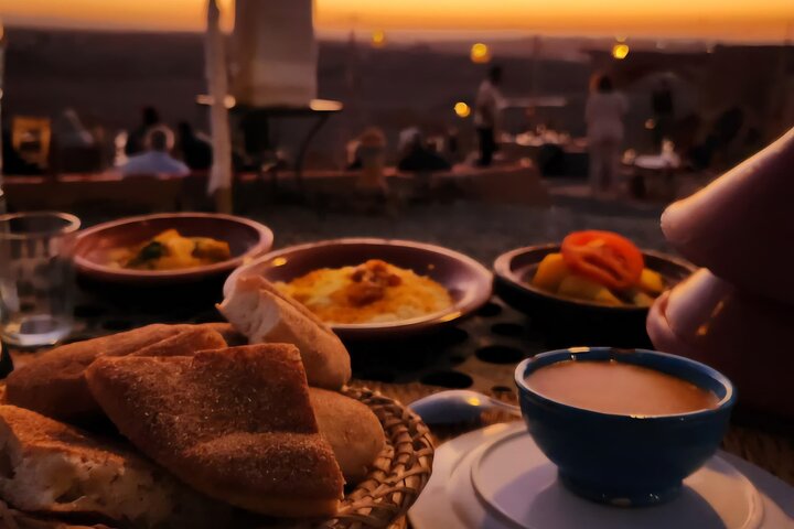 Vivi una magica serata nel deserto di Agafay vicino a Marrakech con cena, giri in cammello e spettacoli tradizionali, foto 8 | wizardtrip