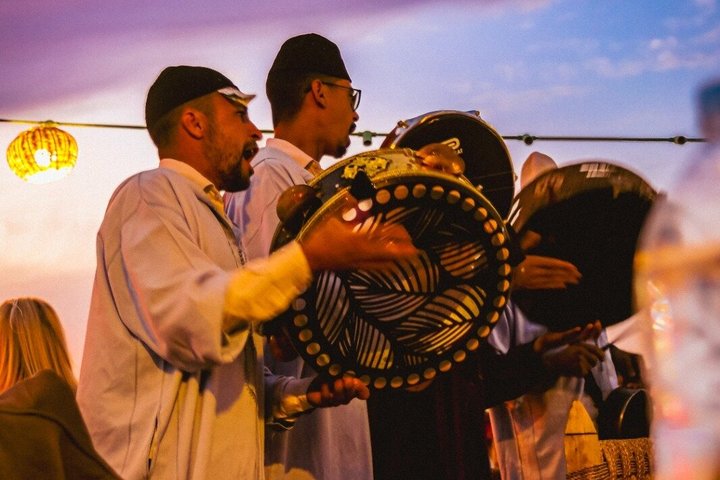 Vivi una magica serata nel deserto di Agafay vicino a Marrakech con cena, giri in cammello e spettacoli tradizionali, foto 11 | wizardtrip