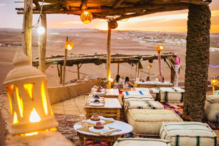 Vivi una magica serata nel deserto di Agafay vicino a Marrakech con cena, giri in cammello e spettacoli tradizionali, foto 13 | wizardtrip