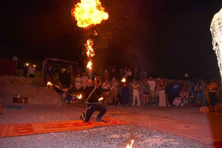 Vivi una magica serata nel deserto di Agafay vicino a Marrakech con cena, giri in cammello e spettacoli tradizionali, foto 15 | wizardtrip