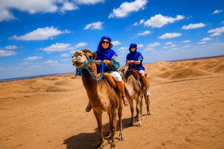 Vivi una magica serata nel deserto di Agafay vicino a Marrakech con cena, giri in cammello e spettacoli tradizionali, foto 17 | wizardtrip