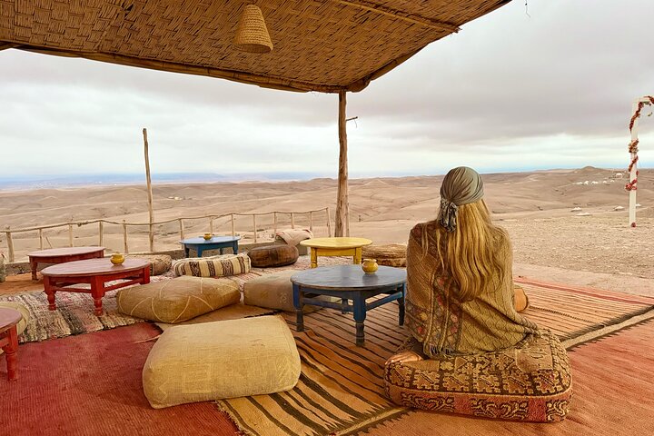 Vivi una magica serata nel deserto di Agafay vicino a Marrakech con cena, giri in cammello e spettacoli tradizionali, foto 19 | wizardtrip