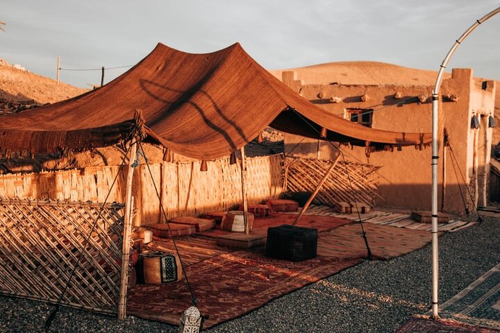 Vivi una magica serata nel deserto di Agafay vicino a Marrakech con cena, giri in cammello e spettacoli tradizionali, foto 20 | wizardtrip