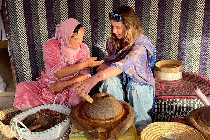 Vivi una magica serata nel deserto di Agafay vicino a Marrakech con cena, giri in cammello e spettacoli tradizionali, foto 22 | wizardtrip