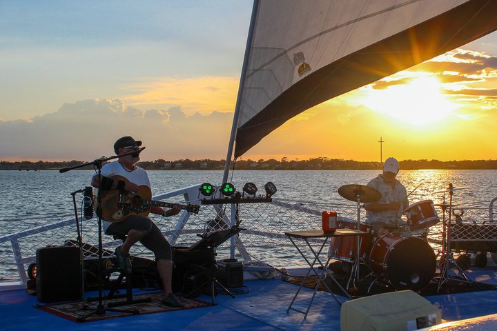 Goditi una crociera musicale su un catamarano a St. Augustine, con tramonto e vista sulla città, foto 8 | wizardtrip