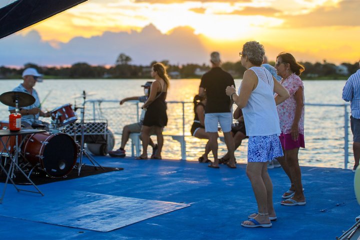 Goditi una crociera musicale su un catamarano a St. Augustine, con tramonto e vista sulla città, foto 12 | wizardtrip