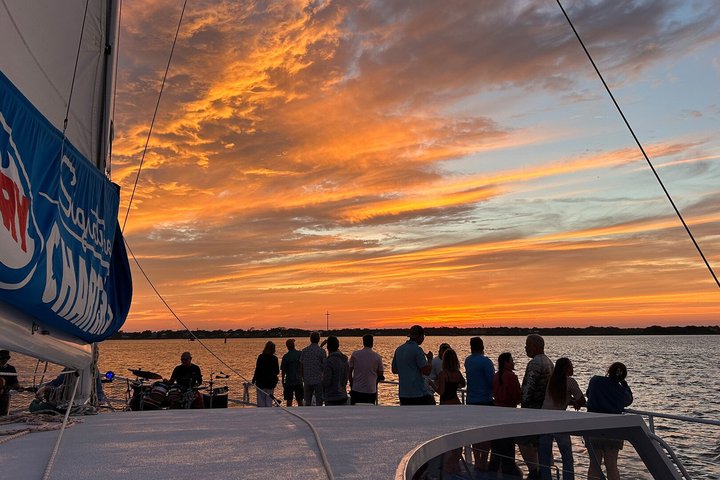 Goditi una crociera musicale su un catamarano a St. Augustine, con tramonto e vista sulla città, foto 19 | wizardtrip