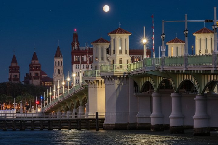 Goditi una crociera musicale su un catamarano a St. Augustine, con tramonto e vista sulla città, foto 22 | wizardtrip