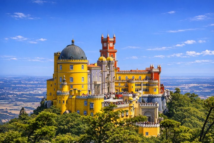 Lisbon: Sintra, Pena, Regaleira, Cabo Roca Coast and Cascais 8h | wizardtrip