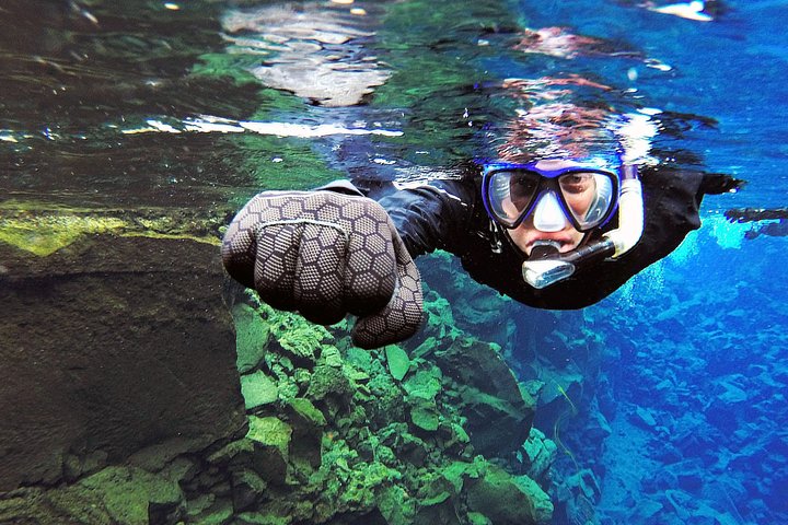 Snorkel mellom tektoniske plater i det krystallklare vannet ved Silfra, Island, foto 8 | wizardtrip