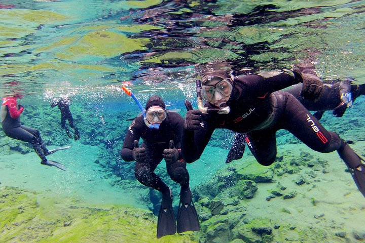 Snorkel mellom tektoniske plater i det krystallklare vannet ved Silfra, Island, foto 9 | wizardtrip
