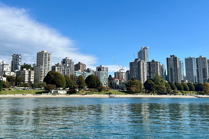 バンクーバーの街のスカイライン、スタンレーパーク、ライオンズゲートブリッジの景色を楽しめる風光明媚なボートツアー、写真8 | wizardtrip