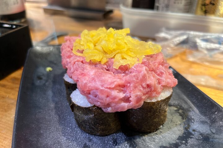 Utforska Shinjukus matscen med en lokal guide och smaka på olika japanska rätter, foto 6 | wizardtrip