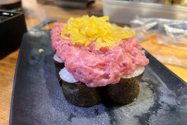 Un tour gastronómico guiado por el distrito de Shinjuku en Tokio, probando platos locales, foto 9 | wizardtrip