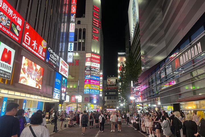Un tour gastronómico guiado por el distrito de Shinjuku en Tokio, probando platos locales, foto 12 | wizardtrip