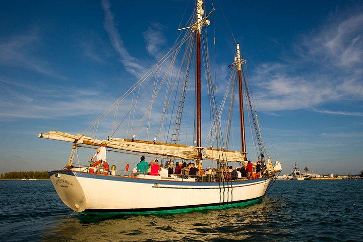 Goditi una navigazione al tramonto a Key West a bordo di uno schooner storico, con viste mozzafiato e un'avventura marittima unica, foto 14 | wizardtrip