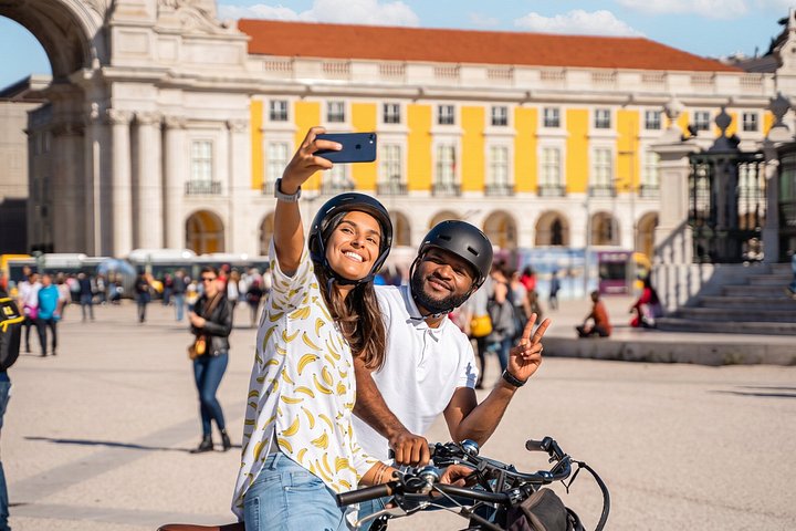 Elektrische fietstocht door de historische straten van Lissabon, met bezienswaardigheden en schilderachtige uitzichtpunten, foto 11 | wizardtrip