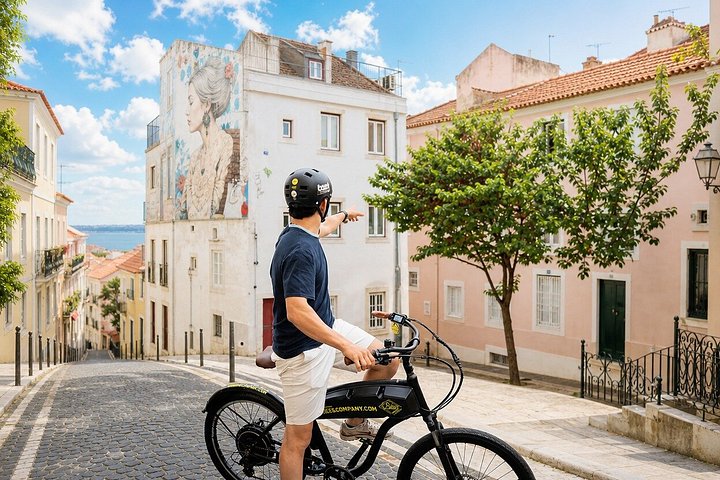 Elektrische fietstocht door de historische straten van Lissabon, met bezienswaardigheden en schilderachtige uitzichtpunten, foto 12 | wizardtrip