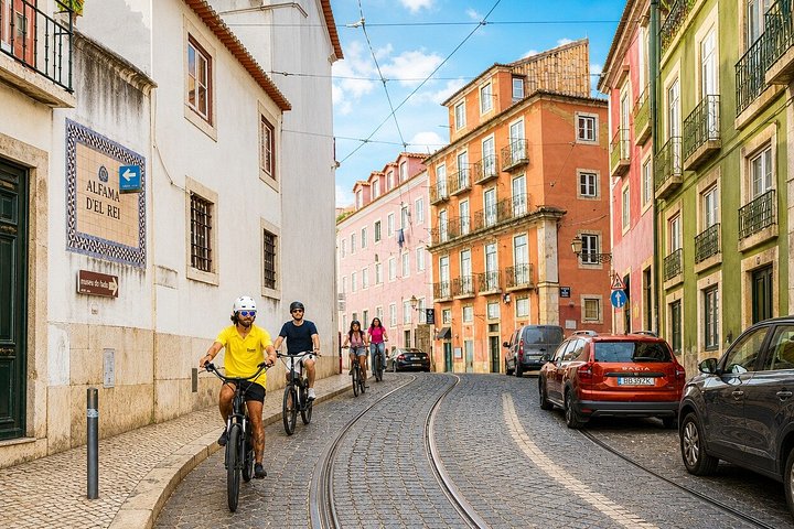 Elektrische fietstocht door de historische straten van Lissabon, met bezienswaardigheden en schilderachtige uitzichtpunten, foto 14 | wizardtrip