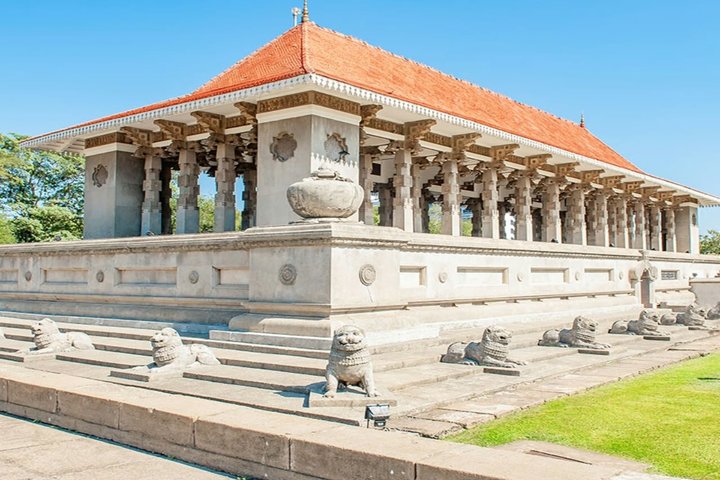 Private tuk-tuk tour exploring Colombo's markets, temples, and landmarks, photo 11 | wizardtrip