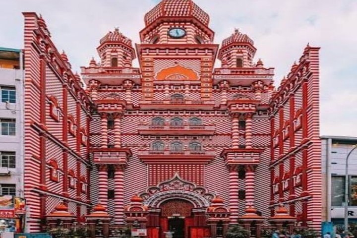 Private tuk-tuk tour exploring Colombo's markets, temples, and landmarks, photo 12 | wizardtrip