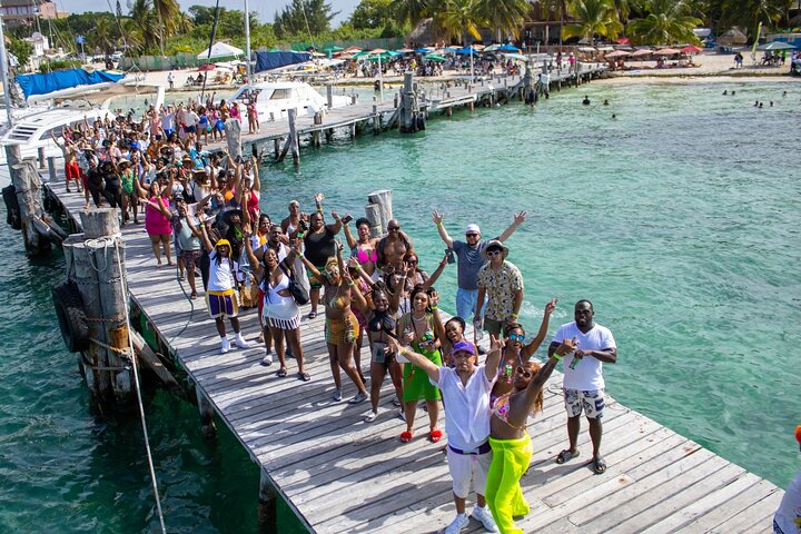 Cancun Hip Hop Partyboot nur für Erwachsene mit Open Bar, Musik und Schwimmen, Foto 15 | wizardtrip