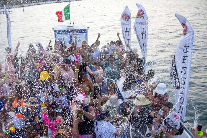 Cancun Hip Hop Partyboot nur für Erwachsene mit Open Bar, Musik und Schwimmen, Foto 16 | wizardtrip