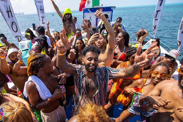 Cancun Hip Hop Partyboot nur für Erwachsene mit Open Bar, Musik und Schwimmen, Foto 18 | wizardtrip