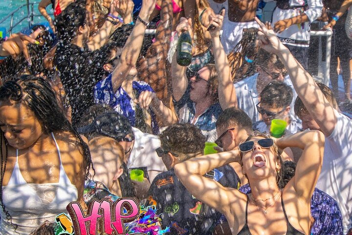 Cancun Hip Hop Partyboot nur für Erwachsene mit Open Bar, Musik und Schwimmen, Foto 24 | wizardtrip