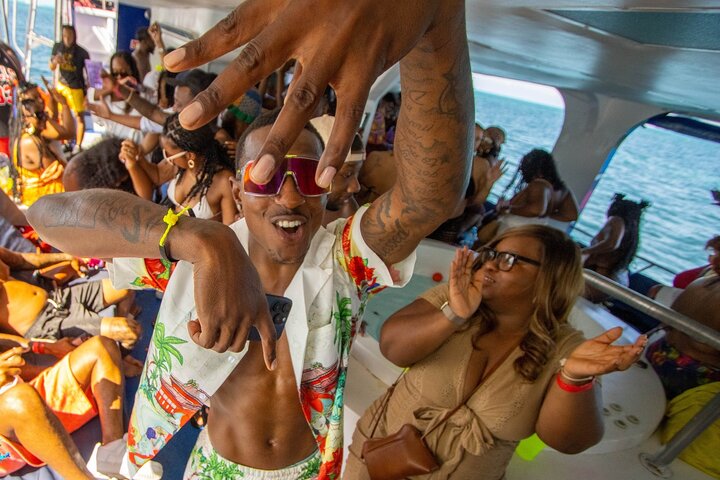 Cancun Hip Hop Partyboot nur für Erwachsene mit Open Bar, Musik und Schwimmen, Foto 25 | wizardtrip