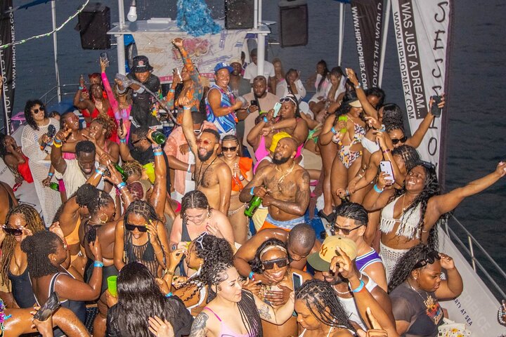Cancun Hip Hop Partyboot nur für Erwachsene mit Open Bar, Musik und Schwimmen, Foto 37 | wizardtrip