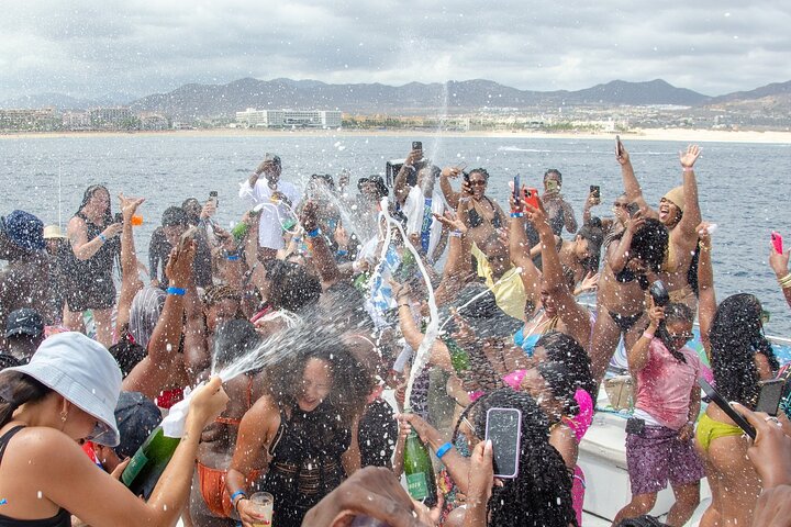 Soirée Hip Hop pour Adultes sur un Bateau à Cabo San Lucas | wizardtrip