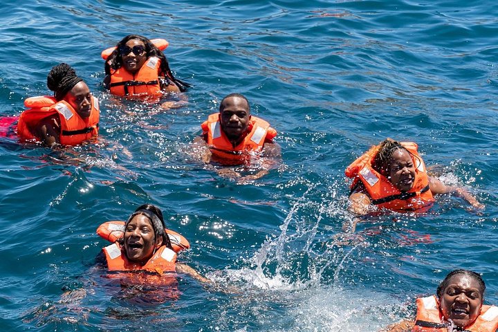Festbåttur med Hip Hop kun for voksne i Cabo San Lucas med musikk, drinker og havutsikt, foto 8 | wizardtrip