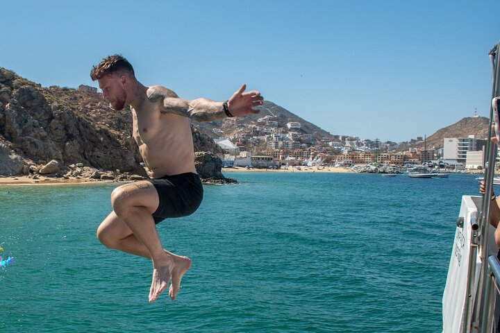 Festbåttur med Hip Hop kun for voksne i Cabo San Lucas med musikk, drinker og havutsikt, foto 9 | wizardtrip