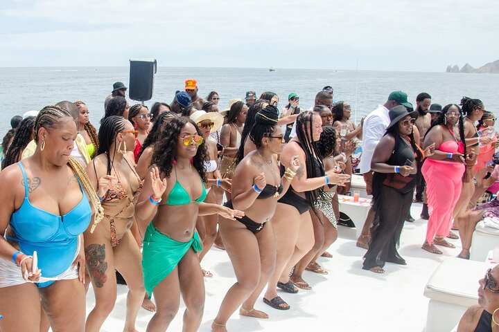 Festbåttur med Hip Hop kun for voksne i Cabo San Lucas med musikk, drinker og havutsikt, foto 10 | wizardtrip