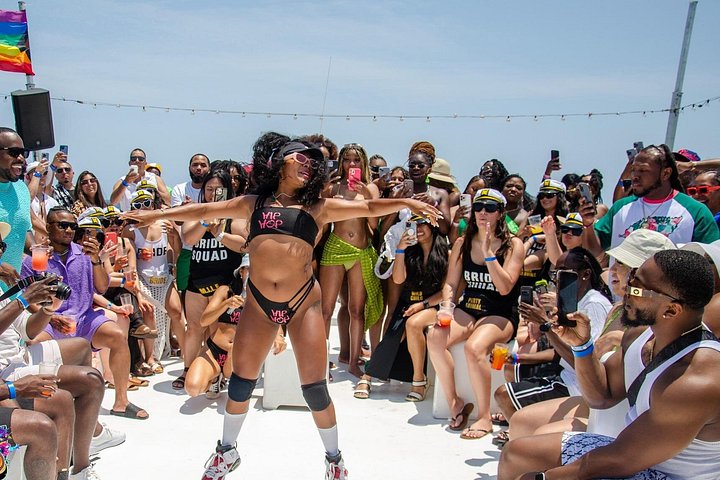 Festbåttur med Hip Hop kun for voksne i Cabo San Lucas med musikk, drinker og havutsikt, foto 12 | wizardtrip