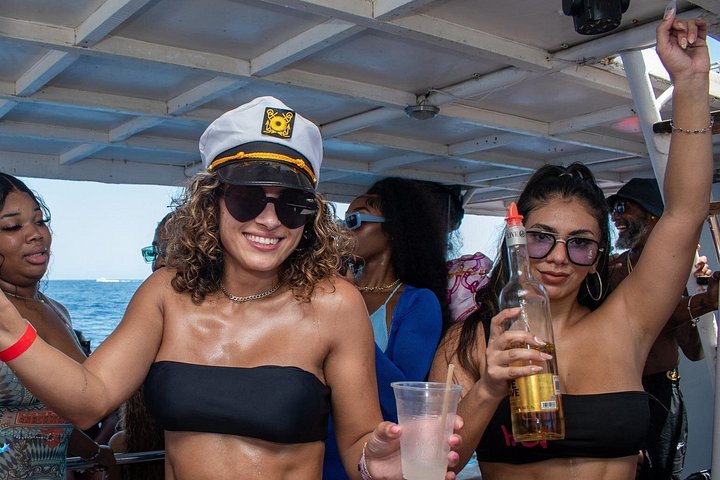 Festbåttur med Hip Hop kun for voksne i Cabo San Lucas med musikk, drinker og havutsikt, foto 21 | wizardtrip