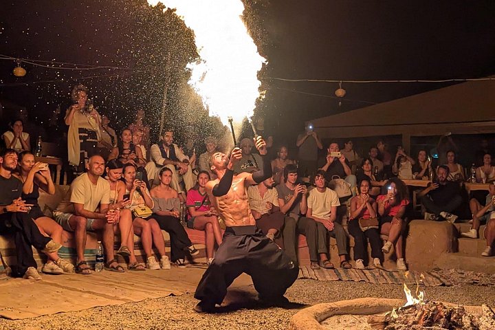 Erleben Sie einen marokkanischen Wüstensonnenuntergang mit Kamelritt, Abendessen und Feuershow in der Nähe von Marrakesch, Foto 12 | wizardtrip