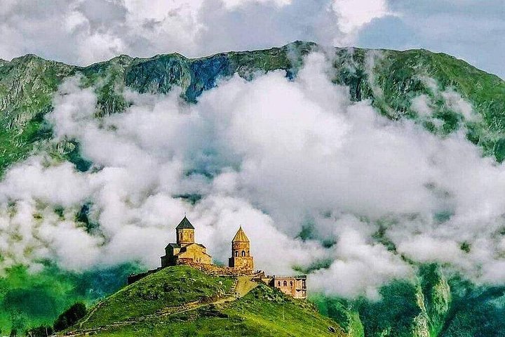 Excursion Magique à Kazbegi, Gudauri & Ananuri au départ de Tbilissi | wizardtrip