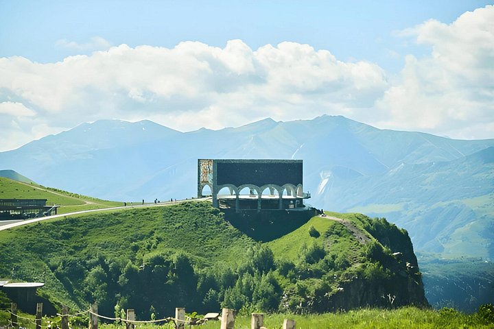 Gita panoramica di un giorno da Tbilisi a Kazbegi, con montagne, fortezze e fiumi, foto 6 | wizardtrip