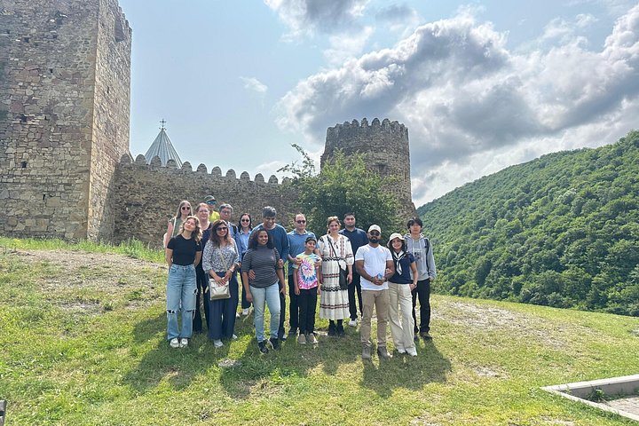 Gita panoramica di un giorno da Tbilisi a Kazbegi, con montagne, fortezze e fiumi, foto 7 | wizardtrip