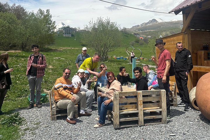 Gita panoramica di un giorno da Tbilisi a Kazbegi, con montagne, fortezze e fiumi, foto 23 | wizardtrip