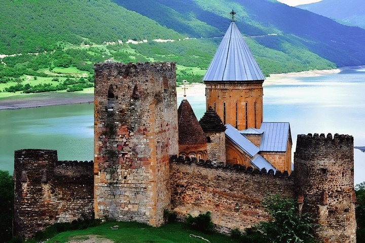Gita panoramica di un giorno da Tbilisi a Kazbegi, con montagne, fortezze e fiumi, foto 25 | wizardtrip