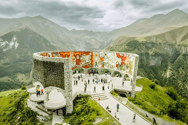 Gita panoramica di un giorno da Tbilisi a Kazbegi, con montagne, fortezze e fiumi, foto 31 | wizardtrip