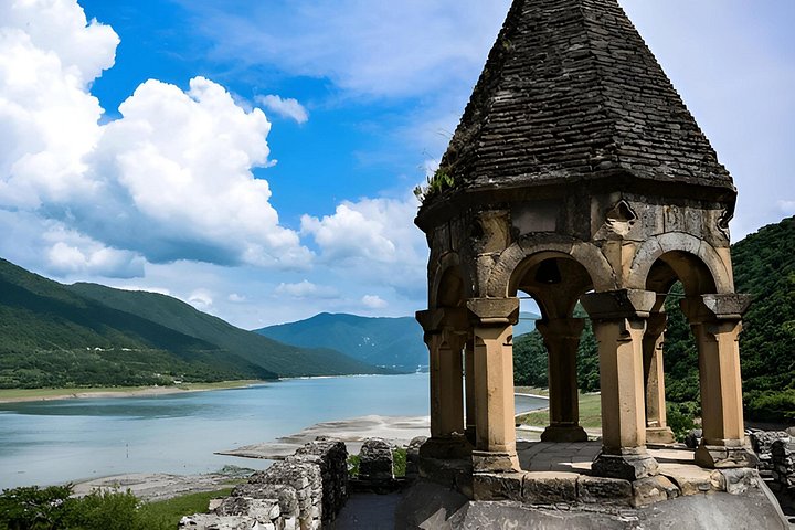Gita panoramica di un giorno da Tbilisi a Kazbegi, con montagne, fortezze e fiumi, foto 39 | wizardtrip