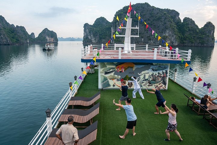 All-inclusive cruise-ervaring in de serene Bai Tu Long Bay, Vietnam, met kajakken en schilderachtige uitzichten, foto 9 | wizardtrip